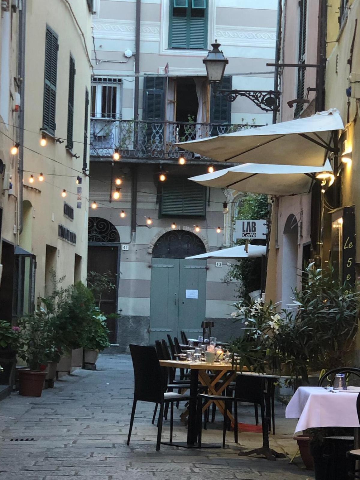Апартаменты La Casa Sulla Piazzetta Альбенга Экстерьер фото